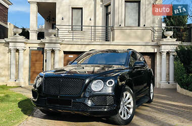 Внедорожник / Кроссовер Bentley Bentayga 2016 в 
