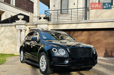 Внедорожник / Кроссовер Bentley Bentayga 2016 в 