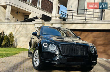 Внедорожник / Кроссовер Bentley Bentayga 2016 в 