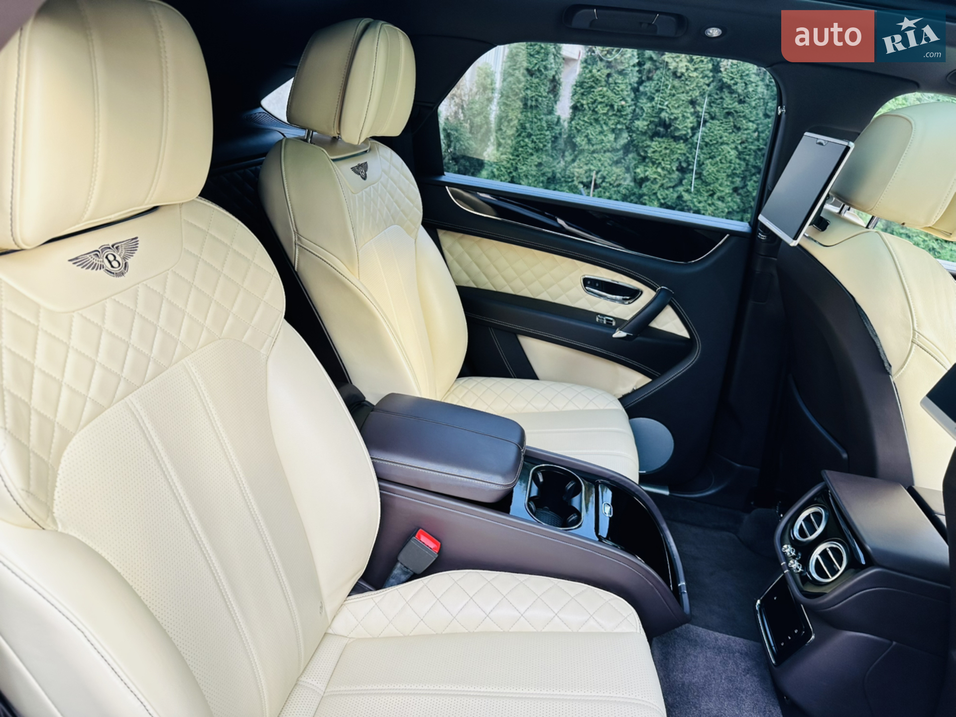 2016 Bentley Bentayga - мініатюра 28