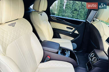 Внедорожник / Кроссовер Bentley Bentayga 2016 в 