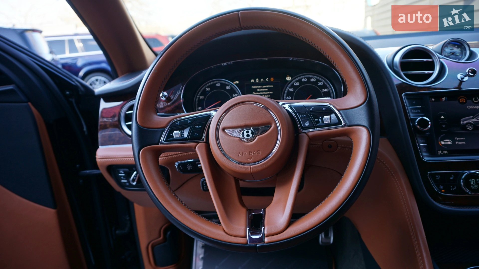 2018 Bentley Bentayga - мініатюра 28