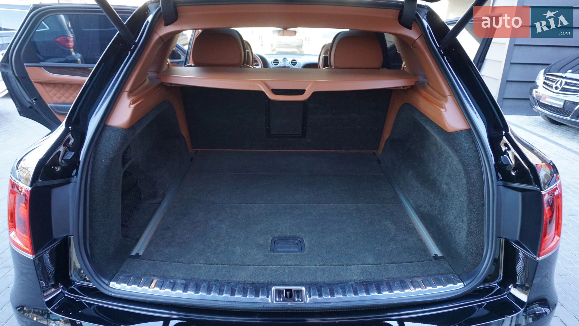 2018 Bentley Bentayga - мініатюра 29