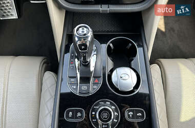 Внедорожник / Кроссовер Bentley Bentayga 2016 в 