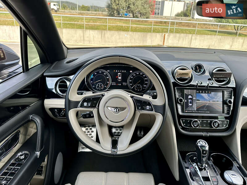 Внедорожник / Кроссовер Bentley Bentayga 2016 в Киеве