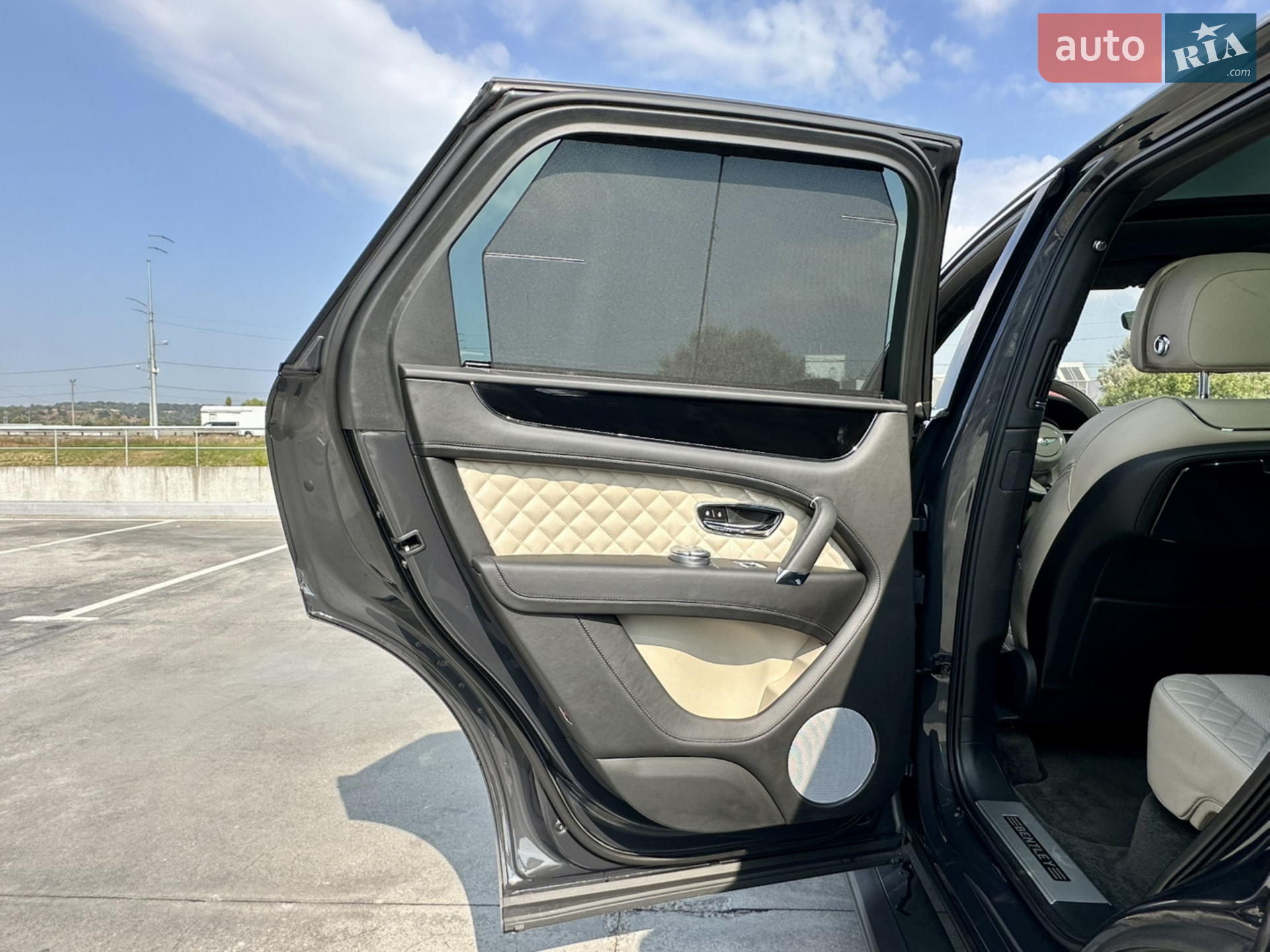 2016 Bentley Bentayga - мініатюра 31
