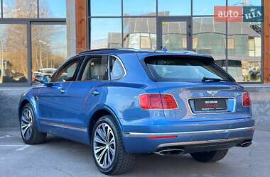 Внедорожник / Кроссовер Bentley Bentayga 2016 в 