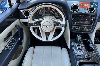 Внедорожник / Кроссовер Bentley Bentayga 2016 в 