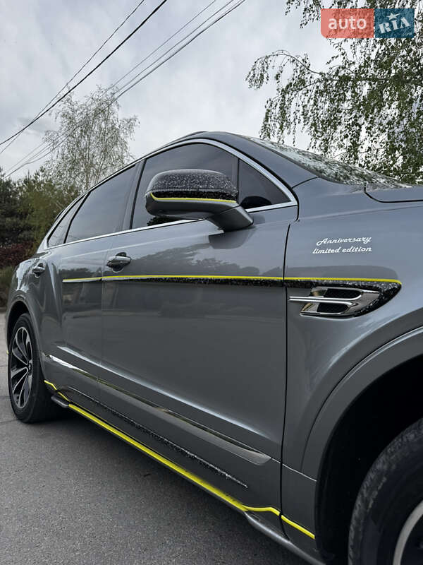 Внедорожник / Кроссовер Bentley Bentayga 2019 в Запорожье