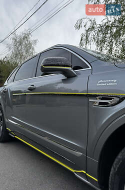 Внедорожник / Кроссовер Bentley Bentayga 2019 в 