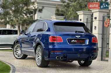 Внедорожник / Кроссовер Bentley Bentayga 2017 в 