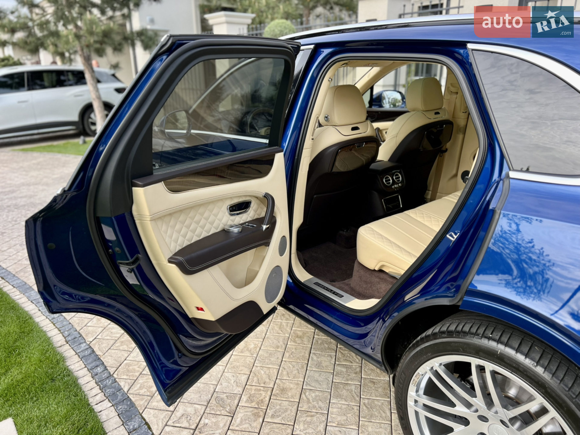 2017 Bentley Bentayga - мініатюра 31