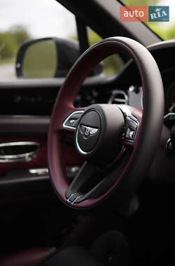 Внедорожник / Кроссовер Bentley Bentayga 2022 в 