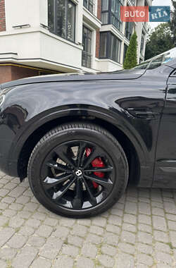 Внедорожник / Кроссовер Bentley Bentayga 2016 в 