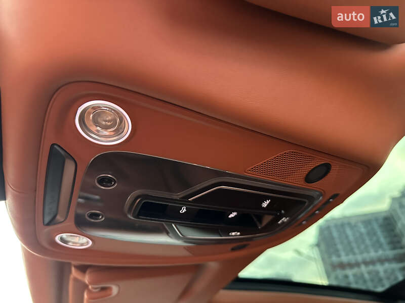 Позашляховик / Кросовер Bentley Bentayga 2016 в Києві