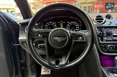 Позашляховик / Кросовер Bentley Bentayga 2016 в 