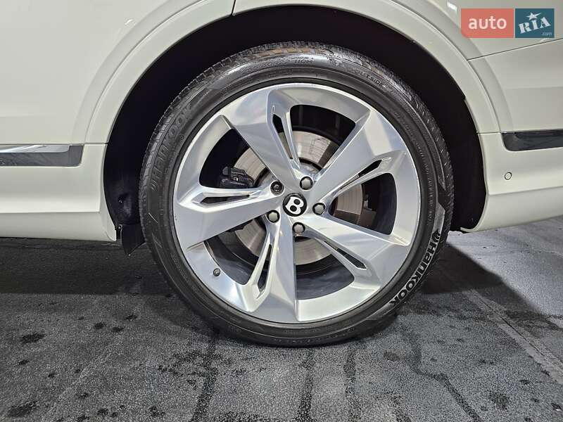 Позашляховик / Кросовер Bentley Bentayga 2021 в Києві фото 45 Позашляховик / Кросовер Bentley Bentayga 2021 в Києві