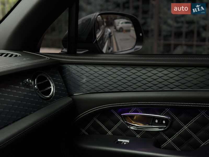 Внедорожник / Кроссовер Bentley Bentayga 2020 в Киеве