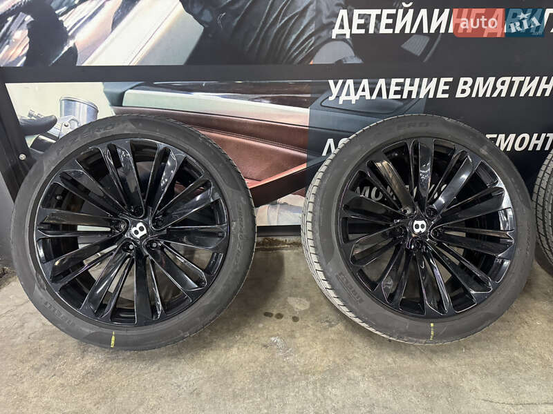 Внедорожник / Кроссовер Bentley Bentayga 2021 в Киеве
