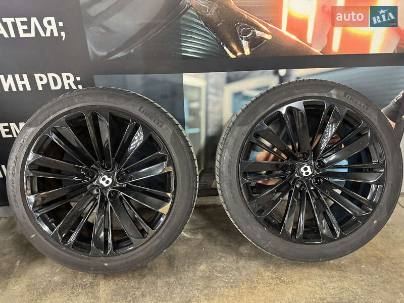 Внедорожник / Кроссовер Bentley Bentayga 2021 в Киеве