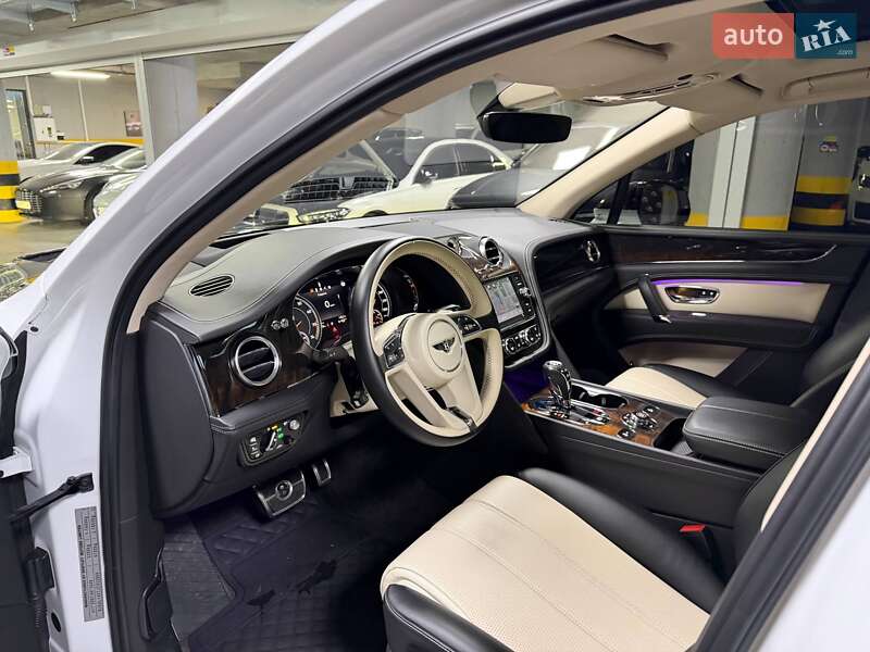 Внедорожник / Кроссовер Bentley Bentayga 2018 в Киеве