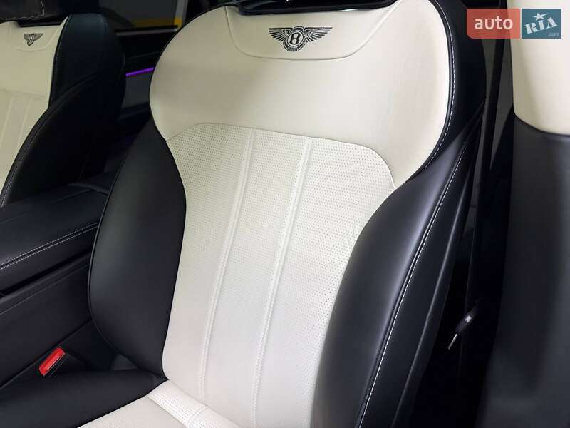 Внедорожник / Кроссовер Bentley Bentayga 2018 в Киеве