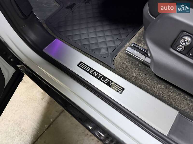 Внедорожник / Кроссовер Bentley Bentayga 2018 в Киеве