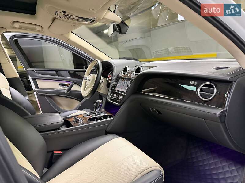 Внедорожник / Кроссовер Bentley Bentayga 2018 в Киеве