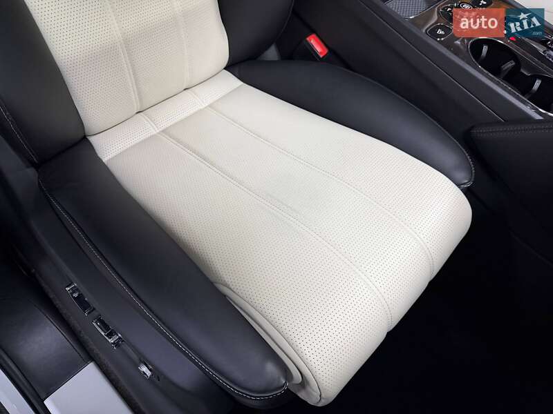 Внедорожник / Кроссовер Bentley Bentayga 2018 в Киеве