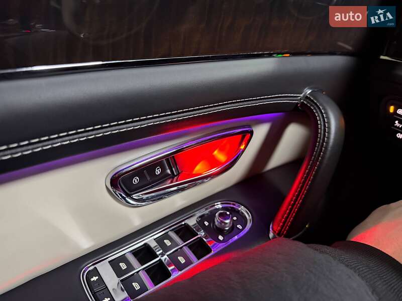 Внедорожник / Кроссовер Bentley Bentayga 2018 в Киеве