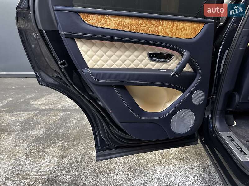 Позашляховик / Кросовер Bentley Bentayga 2017 в Києві