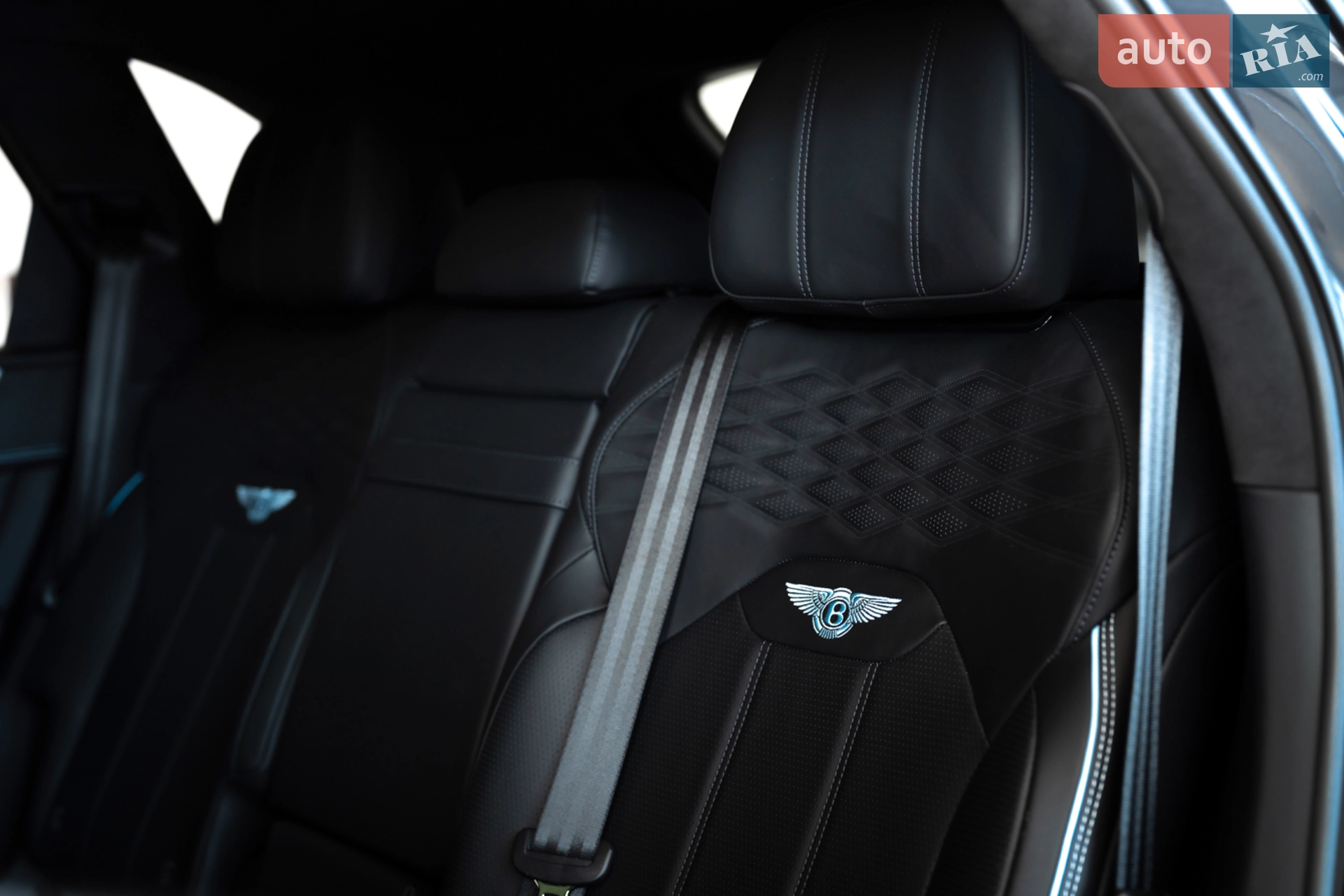 2024 Bentley Bentayga - мініатюра 23