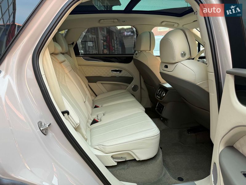 Внедорожник / Кроссовер Bentley Bentayga 2023 в Львове