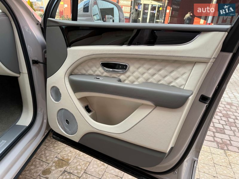 Внедорожник / Кроссовер Bentley Bentayga 2023 в Львове