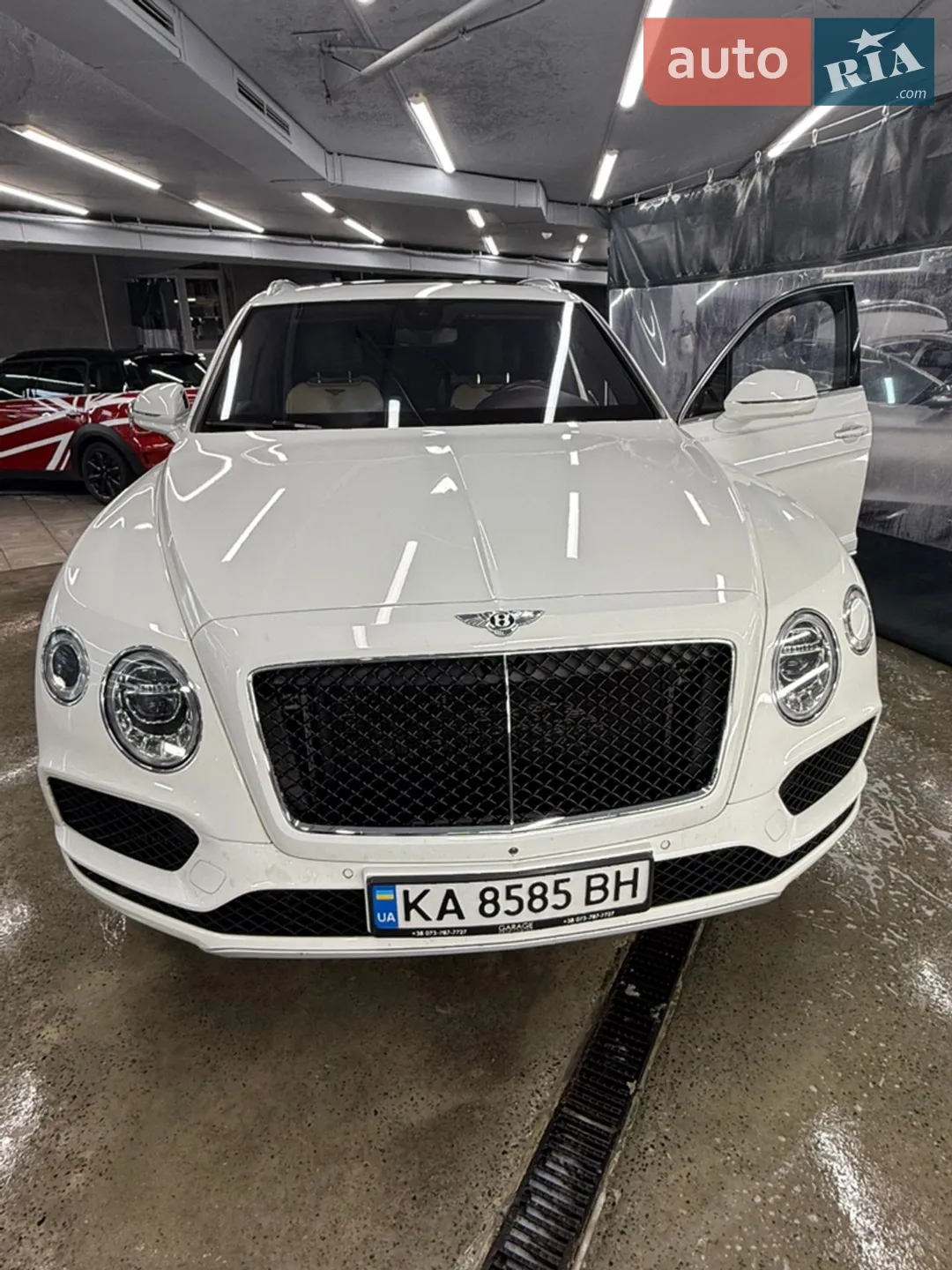 2017 Bentley Bentayga - мініатюра 2