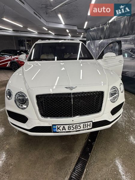 Внедорожник / Кроссовер Bentley Bentayga 2017 в Киеве