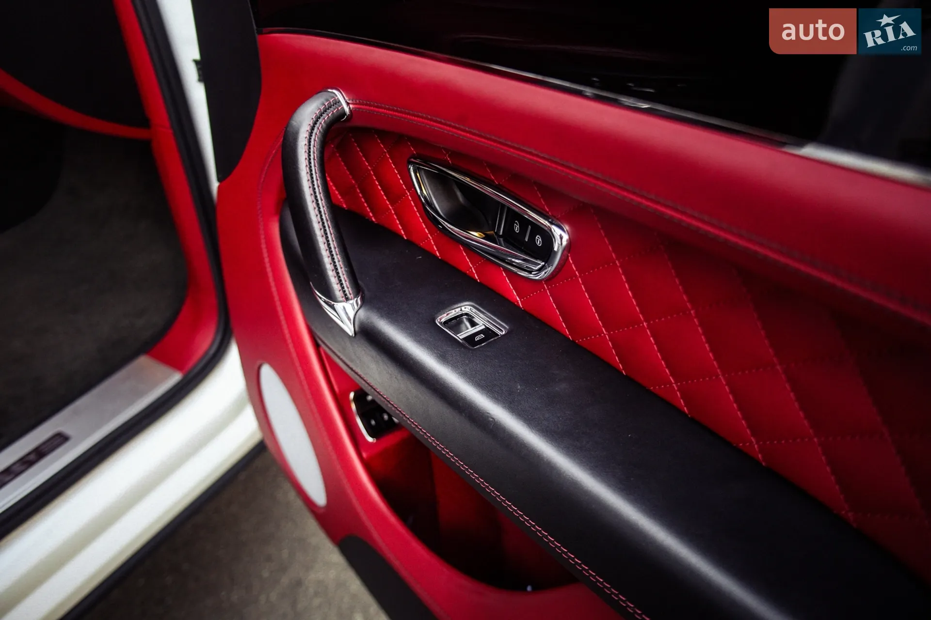 2017 Bentley Bentayga - мініатюра 41