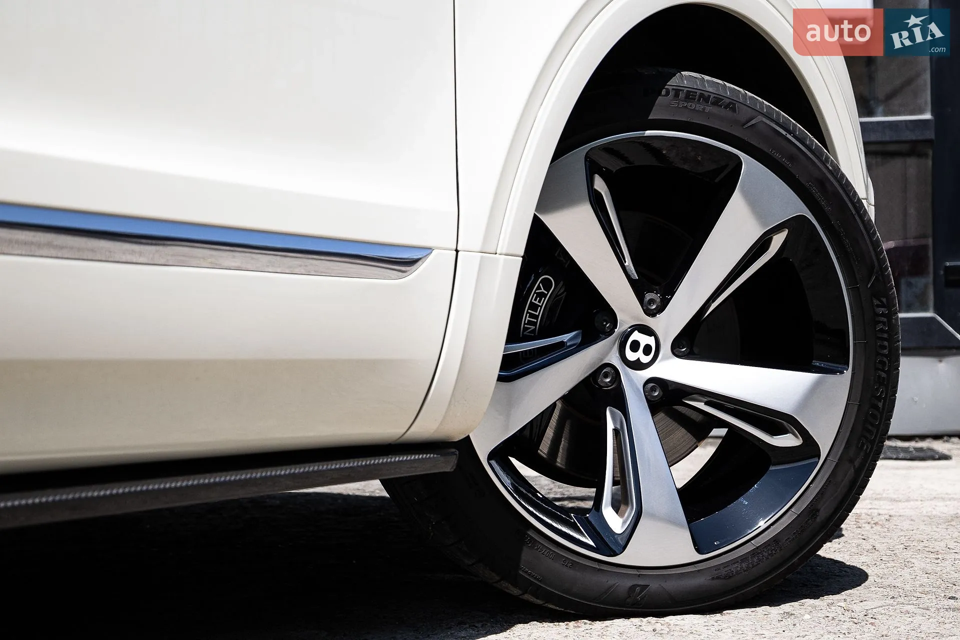 2017 Bentley Bentayga - мініатюра 33