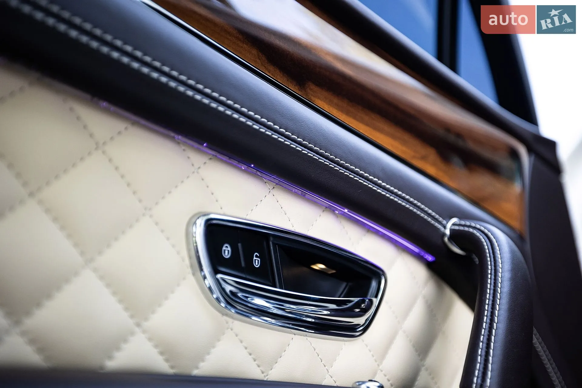 2017 Bentley Bentayga - мініатюра 64