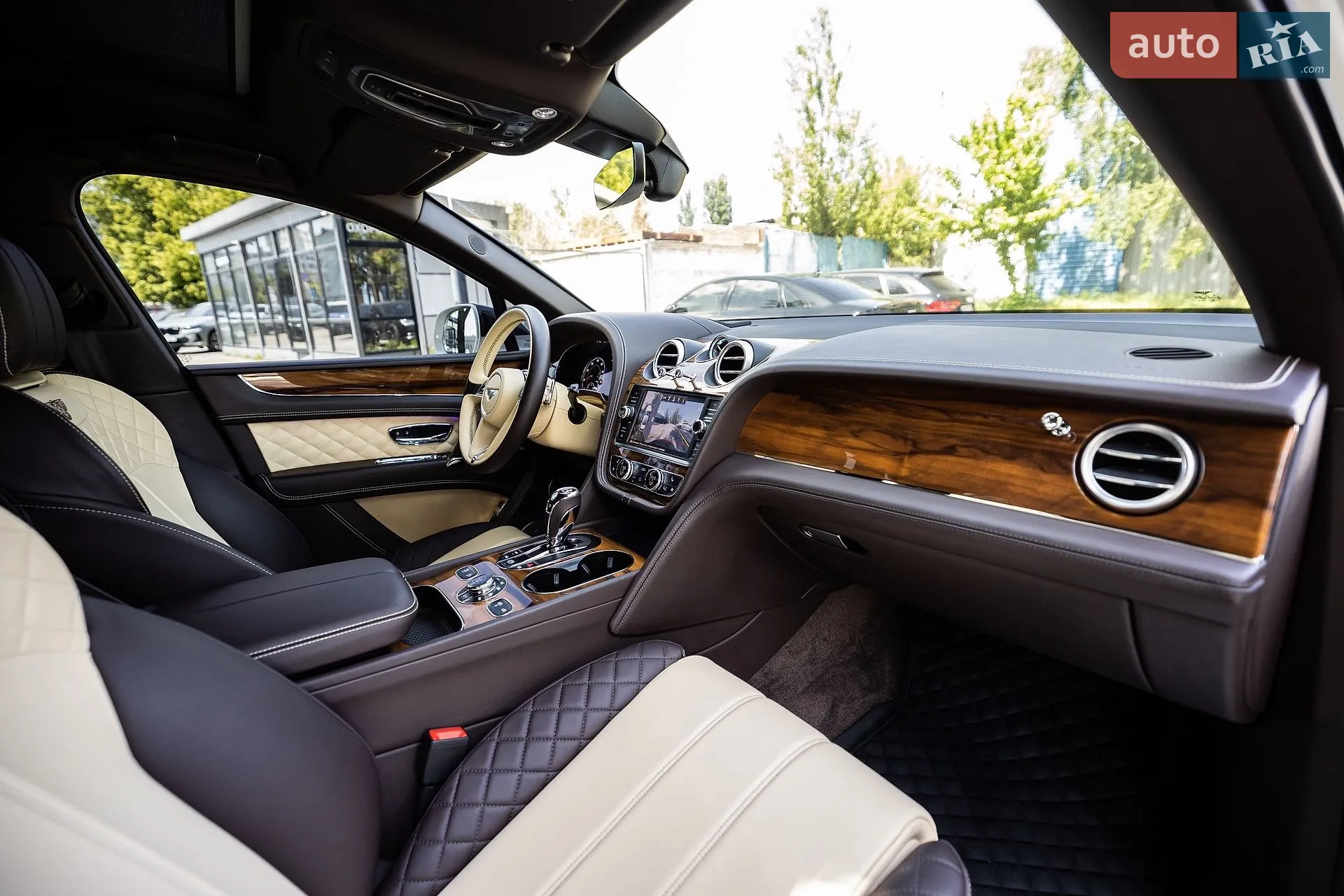 2017 Bentley Bentayga - мініатюра 83