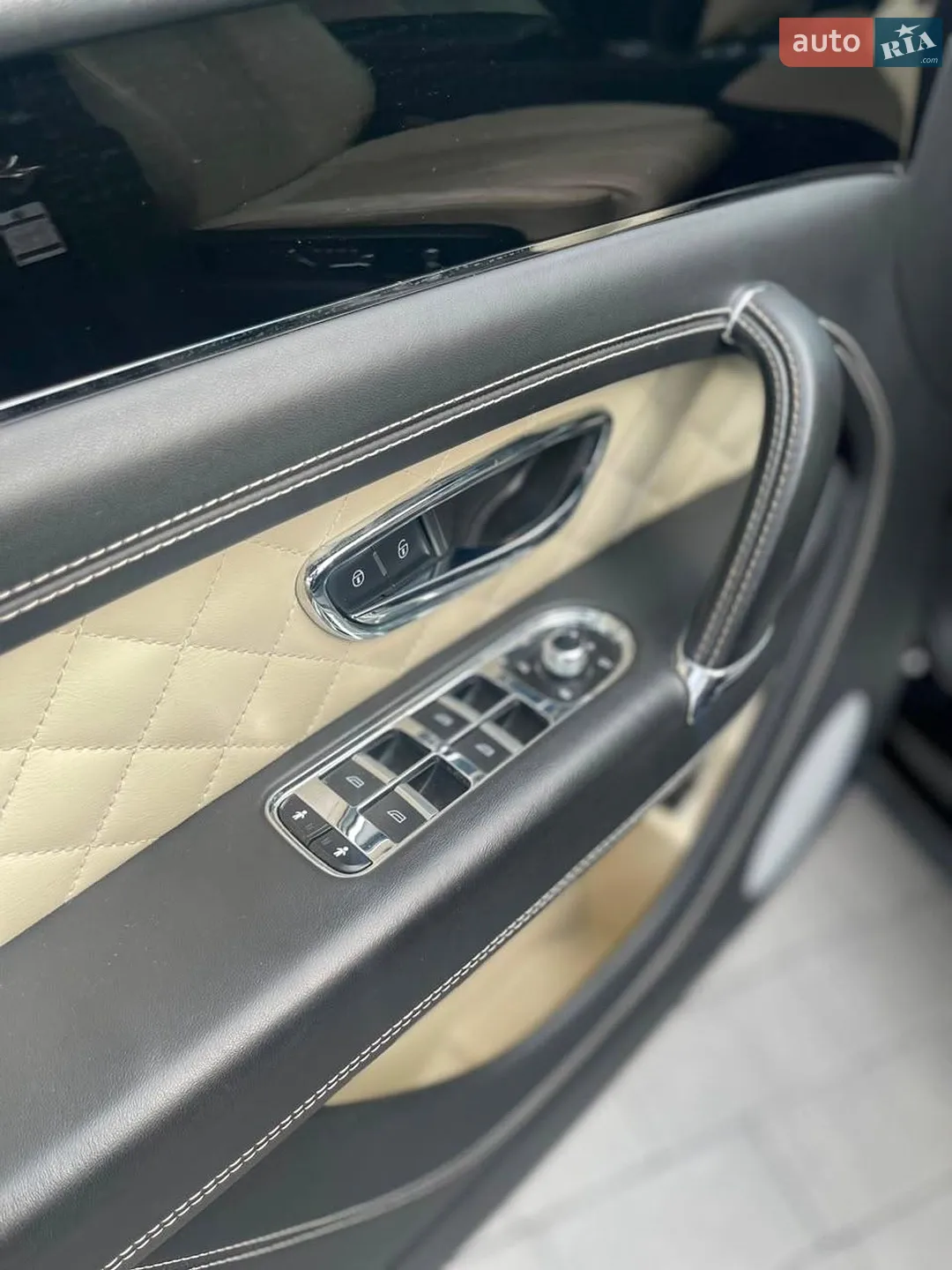 2016 Bentley Bentayga - мініатюра 13