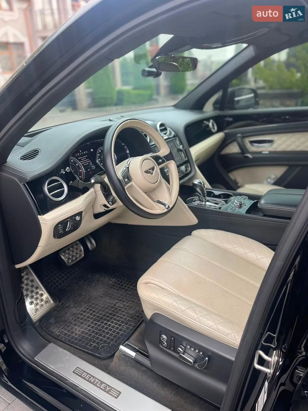2016 Bentley Bentayga - мініатюра 9