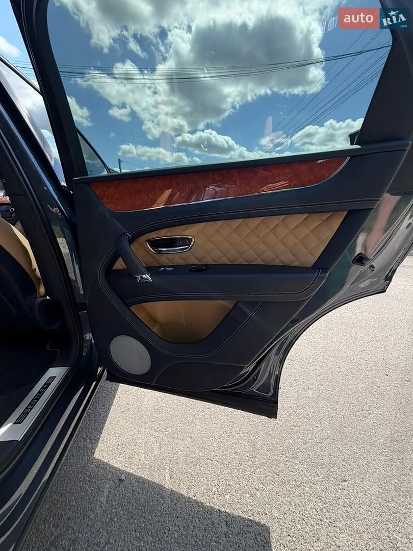 2017 Bentley Bentayga - мініатюра 17