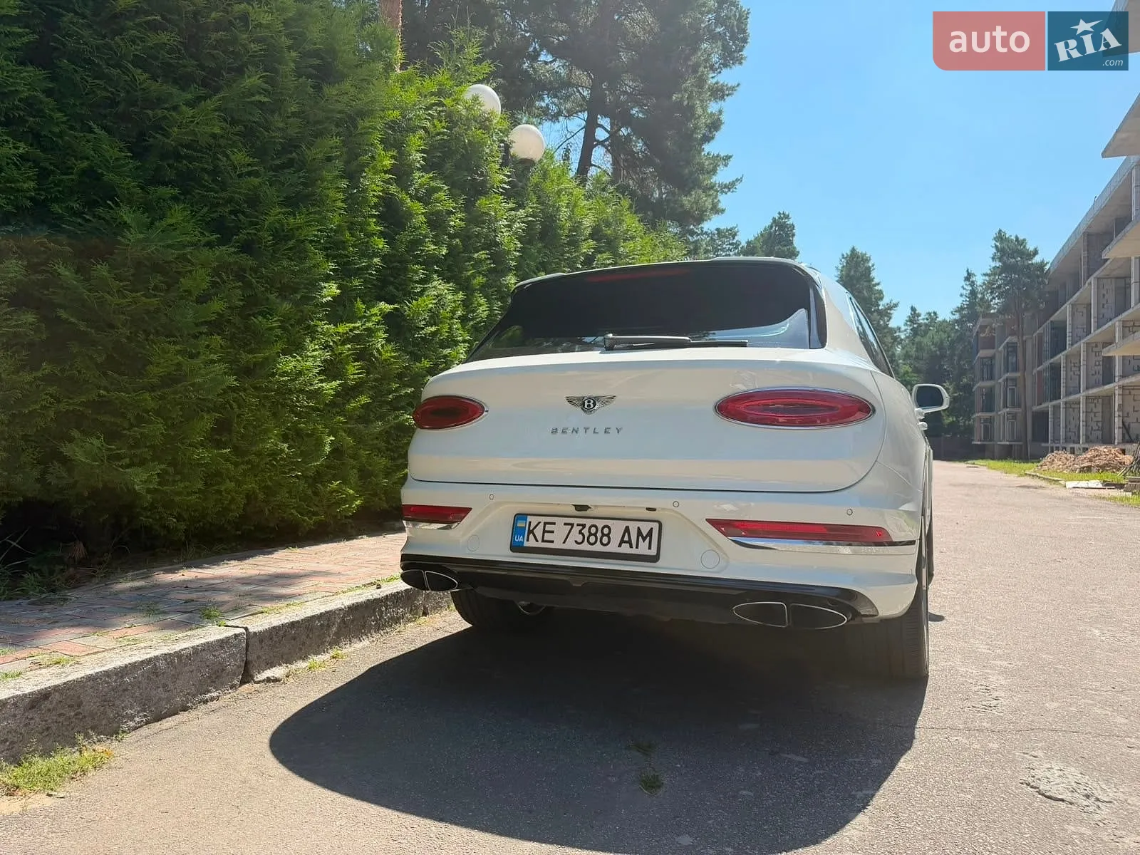 2021 Bentley Bentayga - мініатюра 3