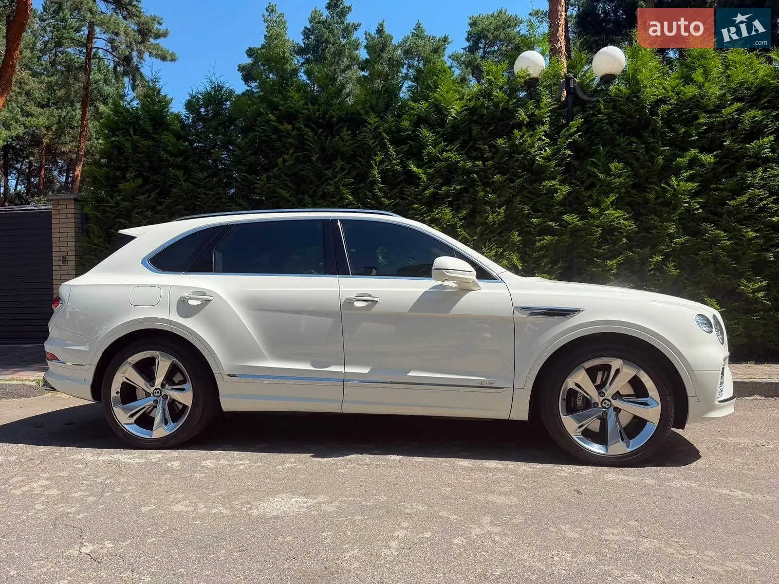 2021 Bentley Bentayga - мініатюра 6
