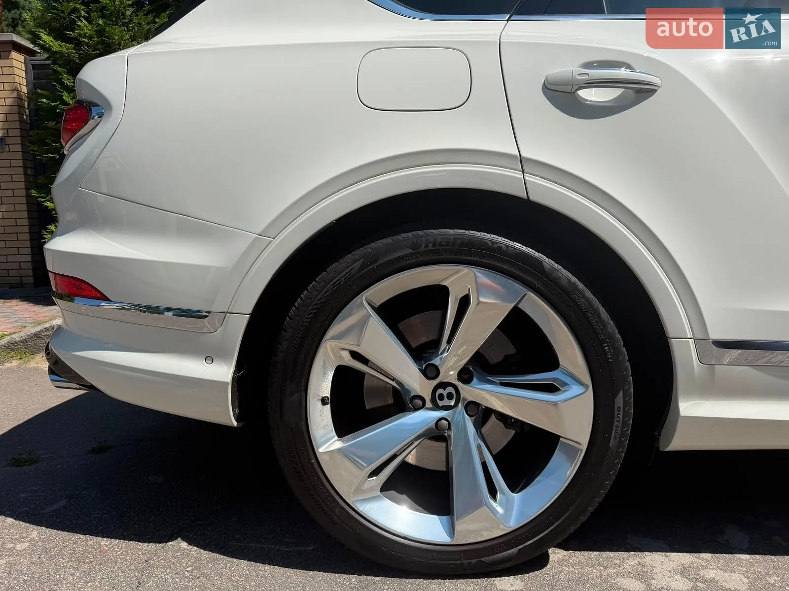 2021 Bentley Bentayga - мініатюра 10