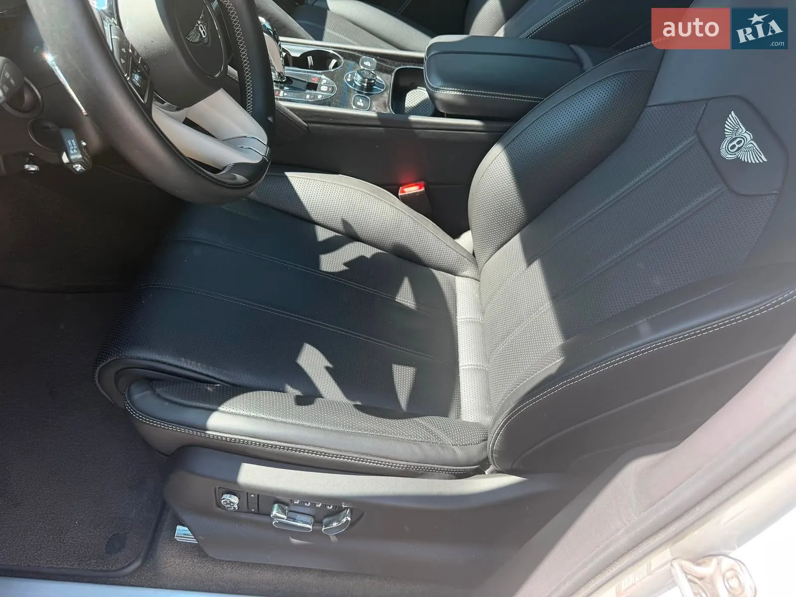 2021 Bentley Bentayga - мініатюра 19