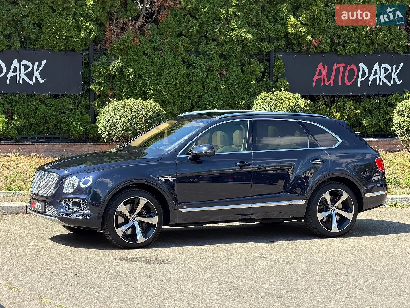 2016 Bentley Bentayga - фото 1