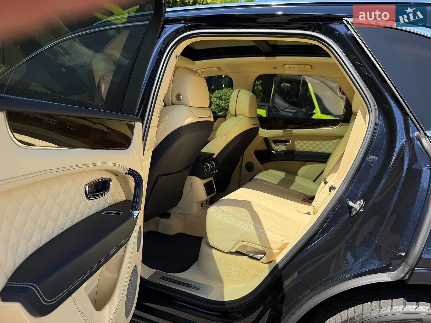 2016 Bentley Bentayga - мініатюра 20