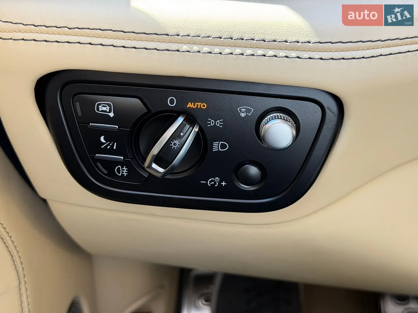 2016 Bentley Bentayga - мініатюра 28